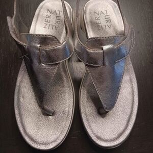 Ladies sandals size 5